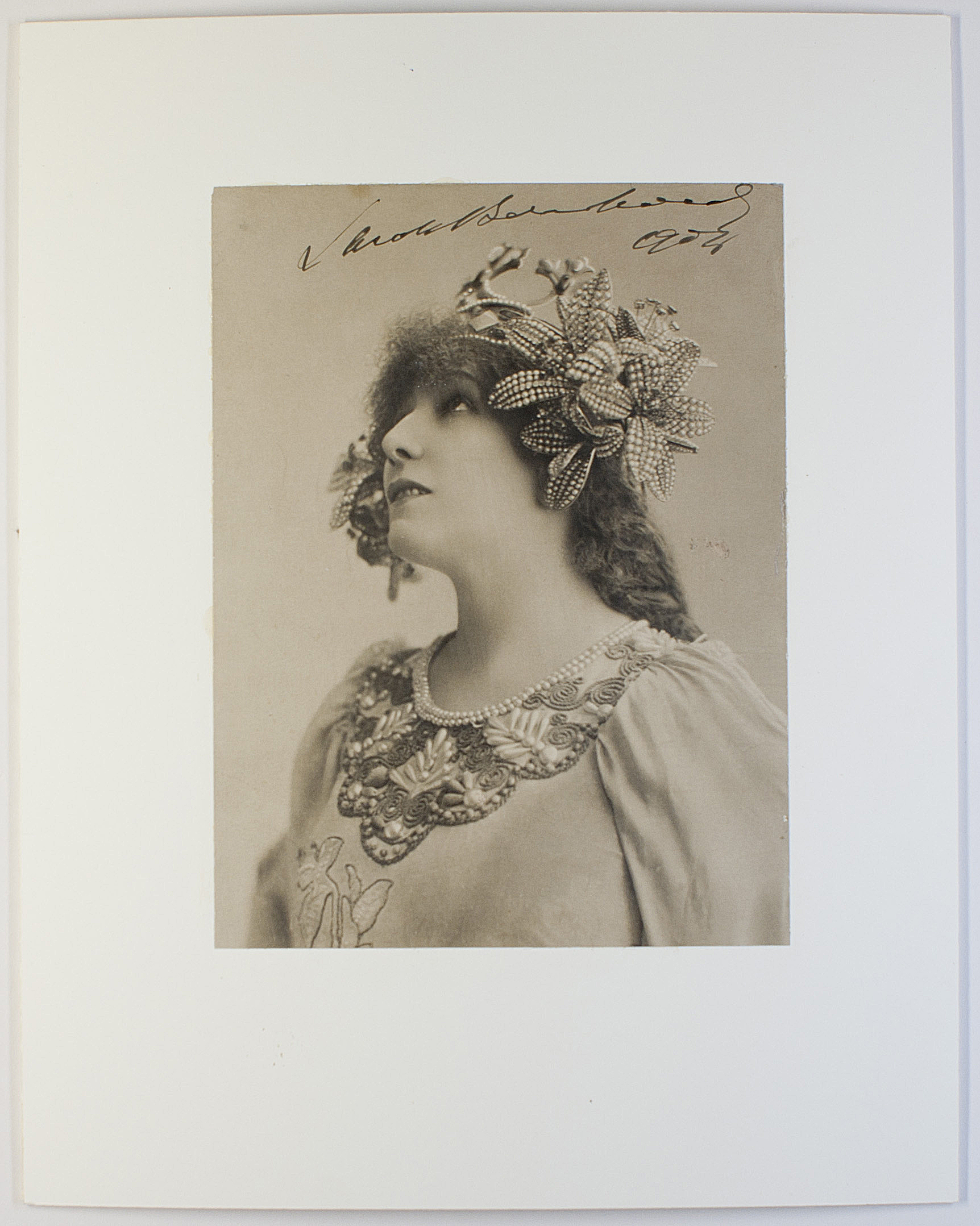 BERNHARDT — Fine large photo signed and dated | Sophie Dupré Autographs