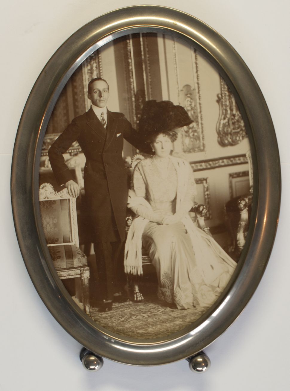 [ALFONSO XIII — Charming unsigned photo of the Royal couple | Sophie Dupré Autographs