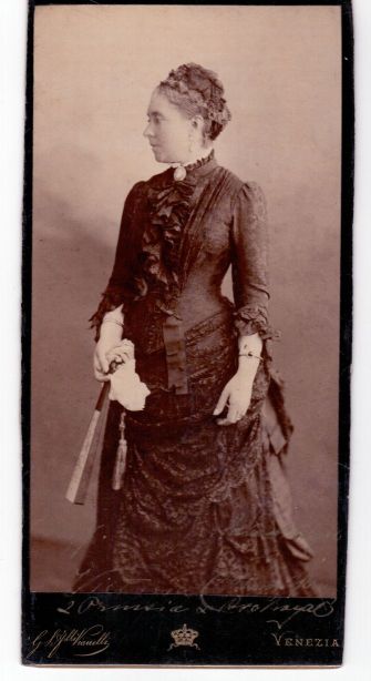 VICTORIA — Excellent photo by G. Vianelli of Venice, signed, inscribed and dated | Sophie Dupré Autographs