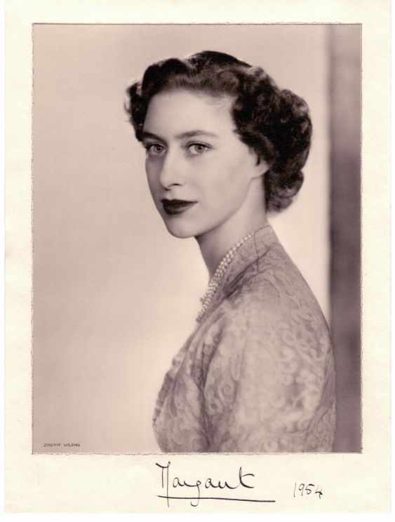 MARGARET — Superb portrait photo by Dorothy Wilding, boldly signed and dated on the mount, | Sophie Dupré Autographs