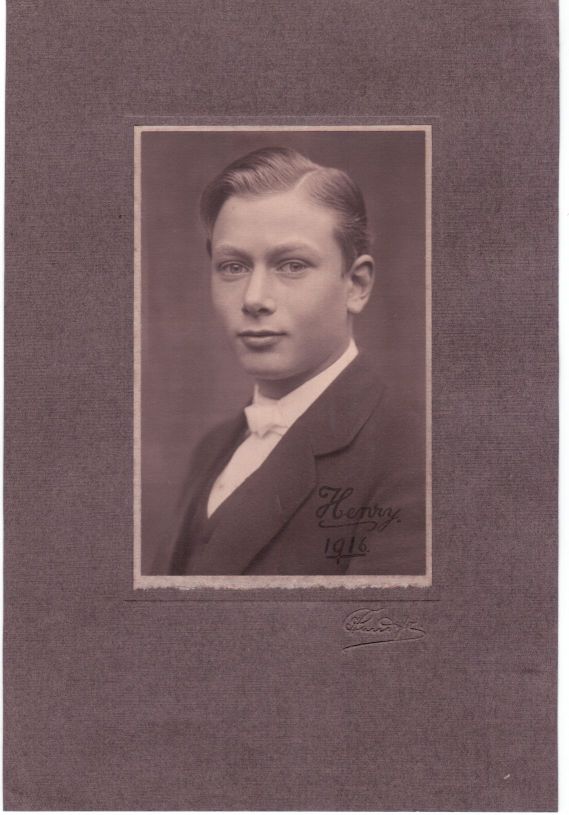 HENRY — Excellent portrait photo by Vandyk, signed and dated on the image | Sophie Dupré Autographs