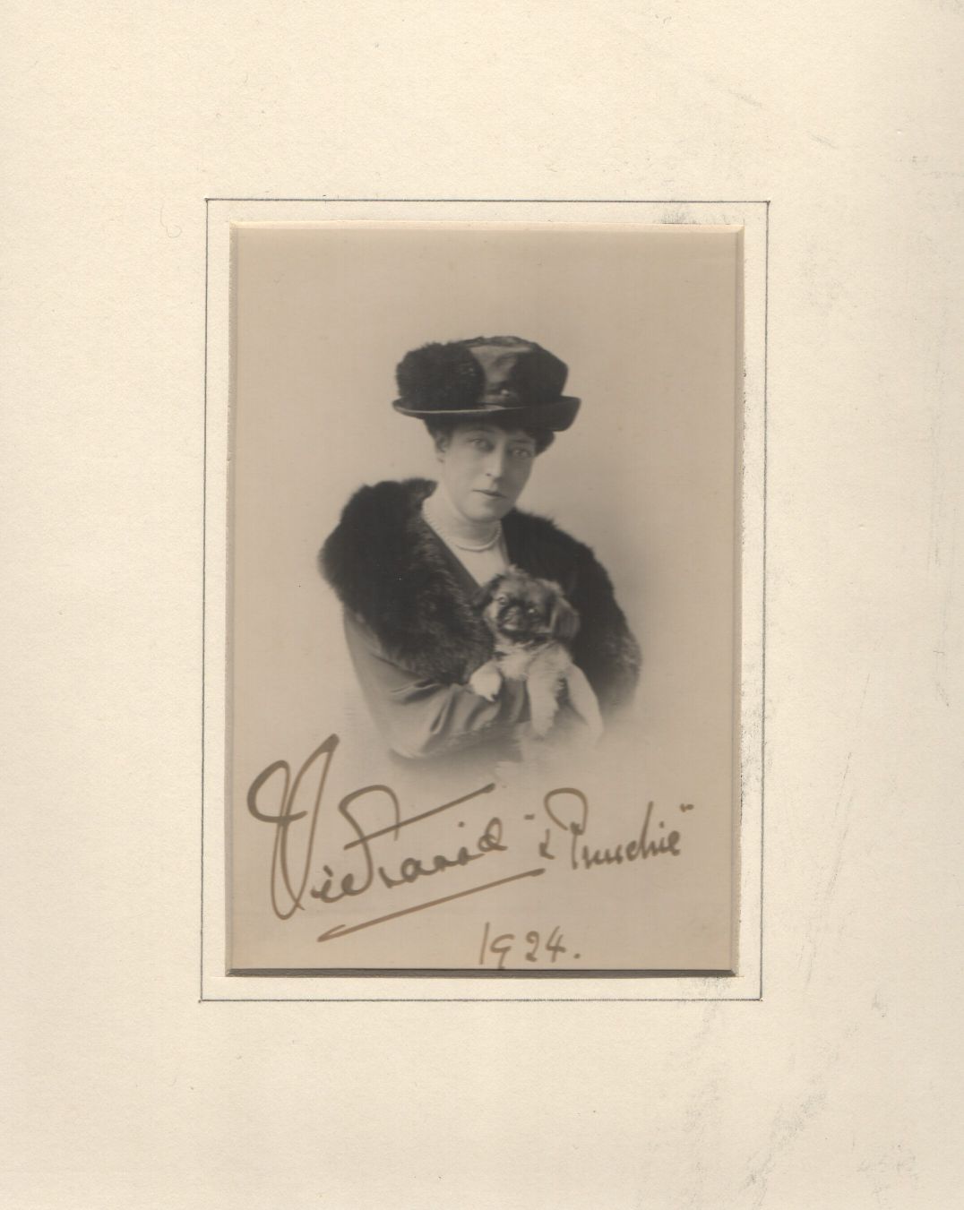VICTORIA ALEXANDRA — Fine photo signed and inscribed Victoria & 'Punchie', with the date | Sophie Dupré Autographs