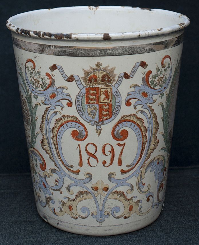 [VICTORIA — Commemorative Diamond Jubilee mug, | Sophie Dupré Autographs
