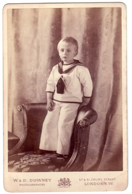 [OLAV V — Charming unsigned Cabinet photo, by Downey | Sophie Dupré Autographs
