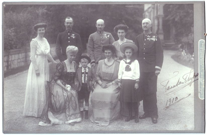 THYRA — Fine Group Portrait Photograph, by Artur Floeck of Vienna, signed Tante Thyra and dated, | Sophie Dupré Autographs