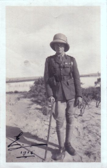 EDWARD VIII — Charming informal photo signed E and dated, | Sophie Dupré Autographs
