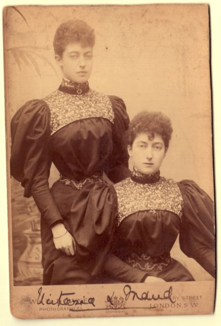VICTORIA ALEXANDRA — Fine cabinet photo by W & D Downey signed by both | Sophie Dupré Autographs