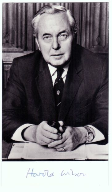 WILSON — Postcard photo signed | Sophie Dupré Autographs