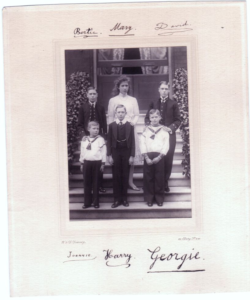 JOHN — Exceptional photo by W. & D. Downey, signed by  all  the children, | Sophie Dupré Autographs