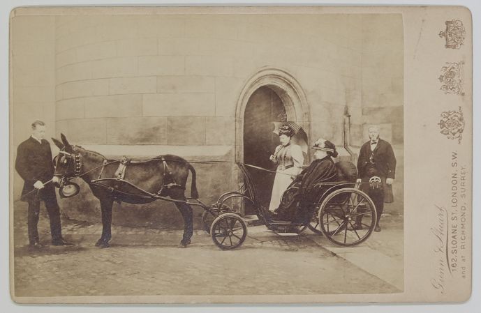 [VICTORIA — Fine unsigned Jubilee cabinet photo by Gunn & Stuart | Sophie Dupré Autographs