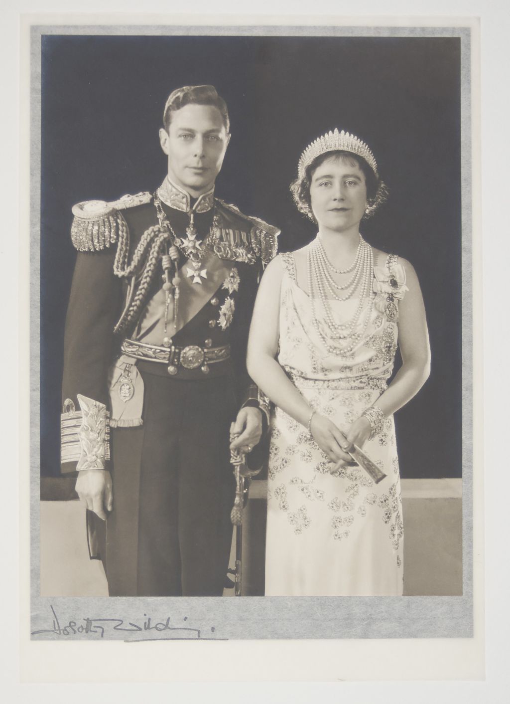 [GEORGE VI — Superb  Official Portrait Photo by Dorothy Wilding | Sophie Dupré Autographs