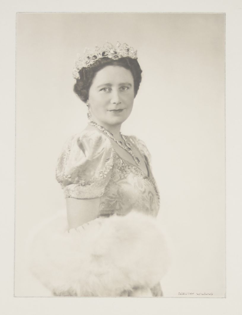 [ELIZABETH — Superb unsigned portrait photo by Dorothy Wilding | Sophie Dupré Autographs