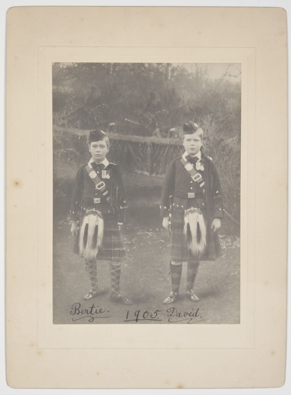 EDWARD VIII — Exceptional early photo signed by both David and Bertie, and dated by Edward, | Sophie Dupré Autographs