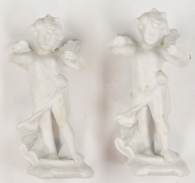[ELIZABETH II — Charming pair of white cherubs | Sophie Dupré Autographs