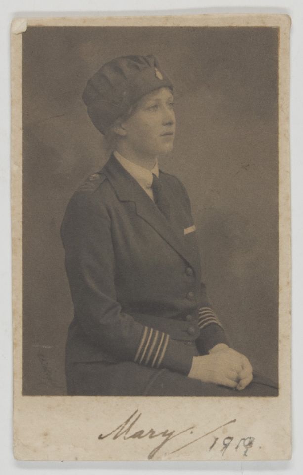 MARY — Fine photo by Alice Hughes signed and dated on the mount, | Sophie Dupré Autographs