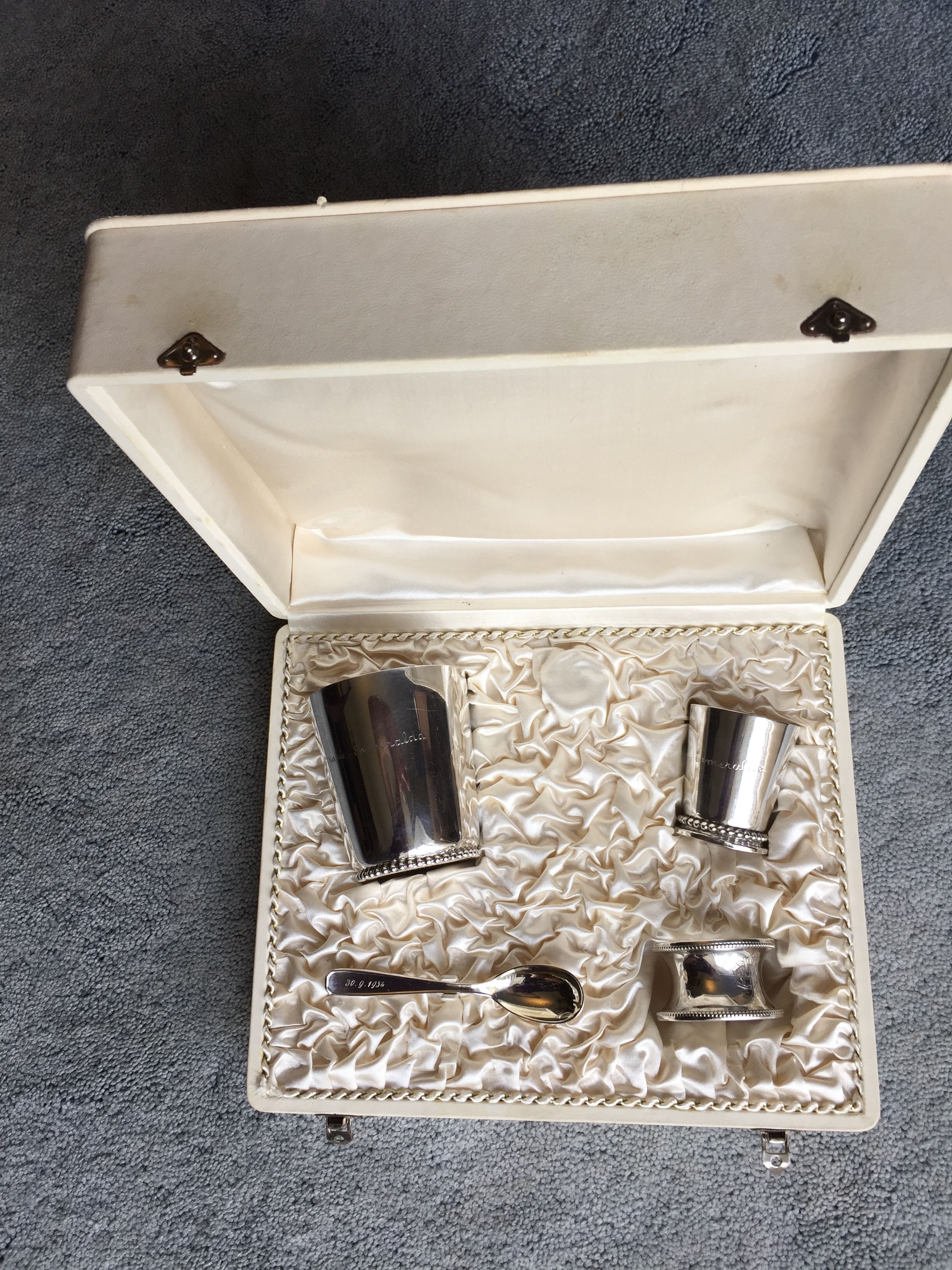 LILIAN — Continental Silver three piece christening set engraved 'Marie-Emeralda 30.09.1956' | Sophie Dupré Autographs