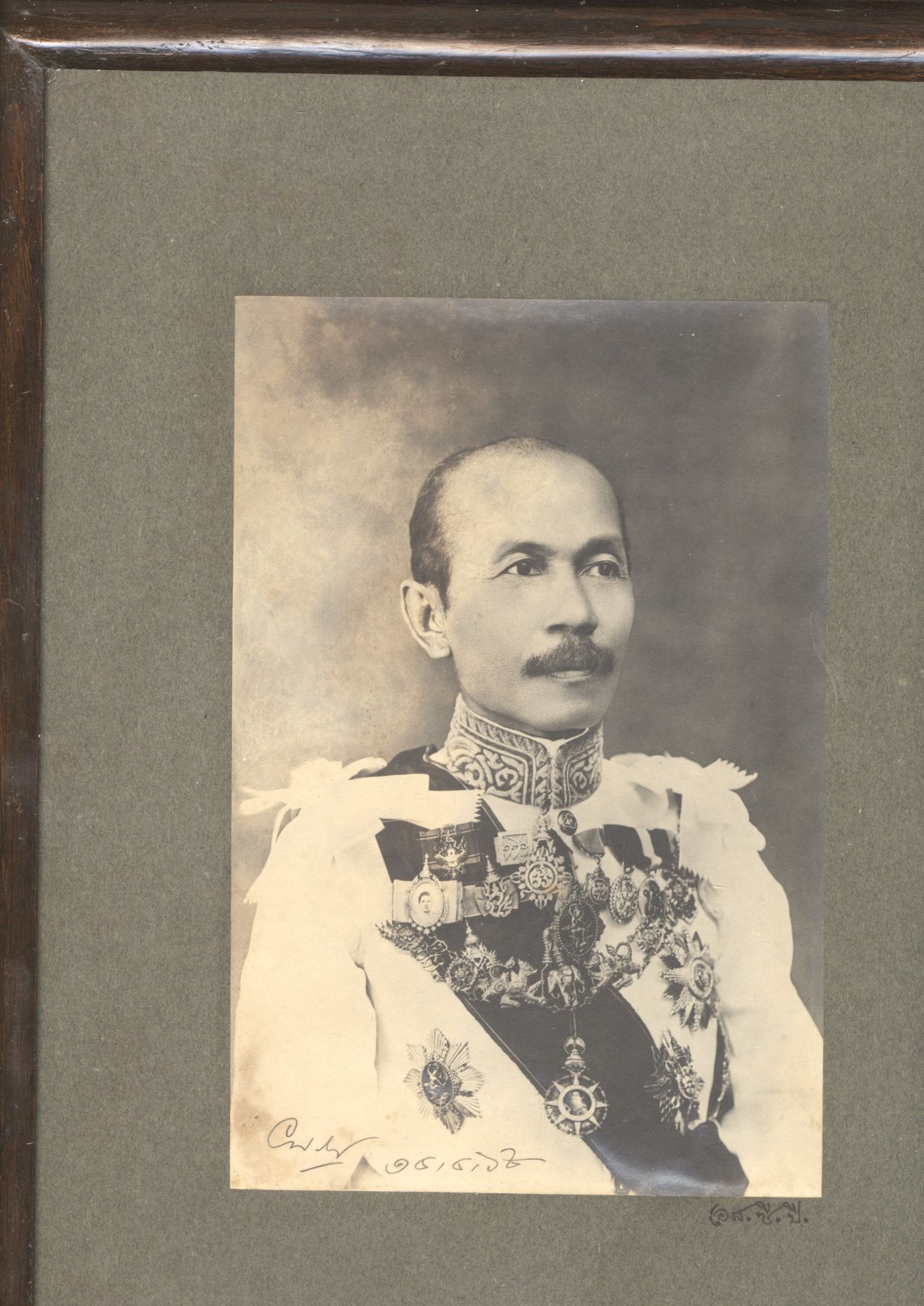 YAMA XVI — Fine photograph signed by him in western characters and dated by him in Thai numerals | Sophie Dupré Autographs