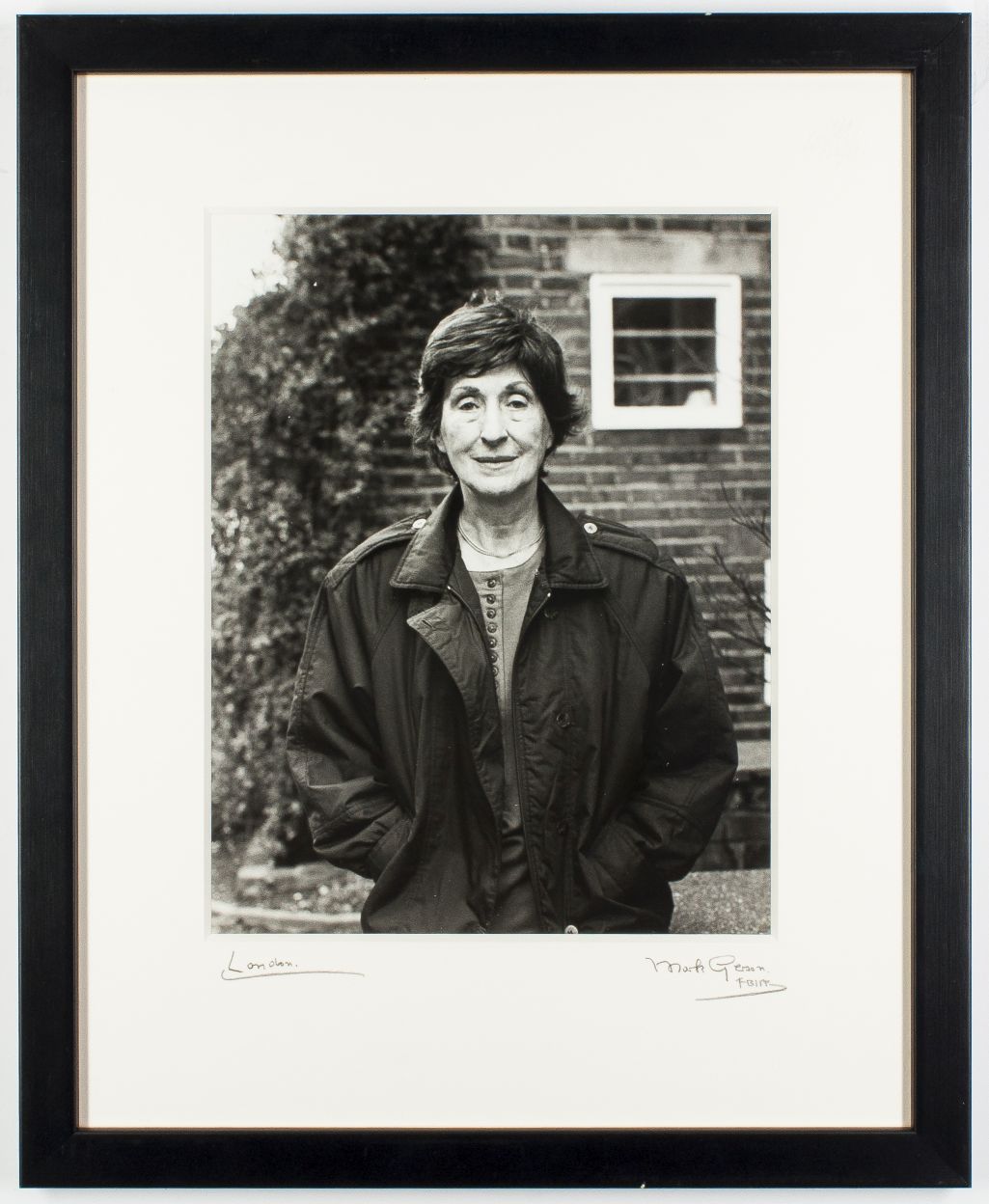 [BEER — Fine unsigned photo by Mark GERSON | Sophie Dupré Autographs