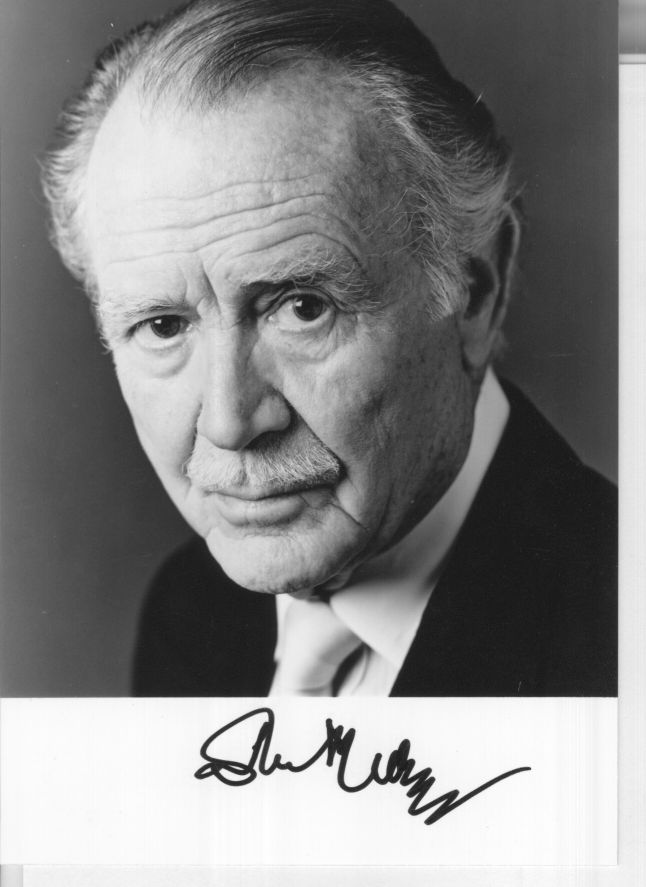 MILLS — Photo signed with a rather shaky signature | Sophie Dupré Autographs