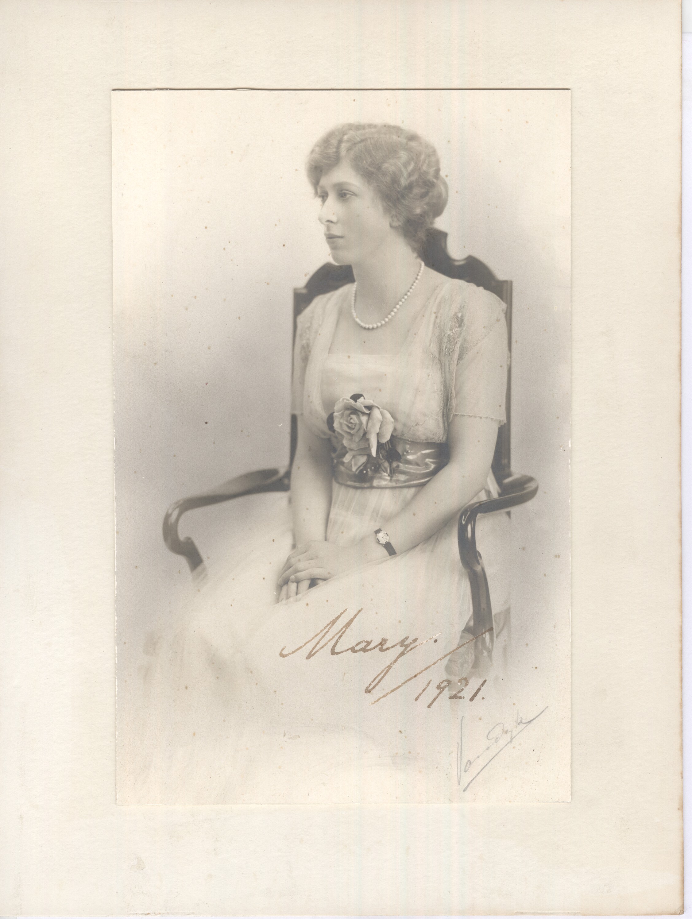 MARY — Fine portrait photo by Vandyk, signed and dated, | Sophie Dupré Autographs