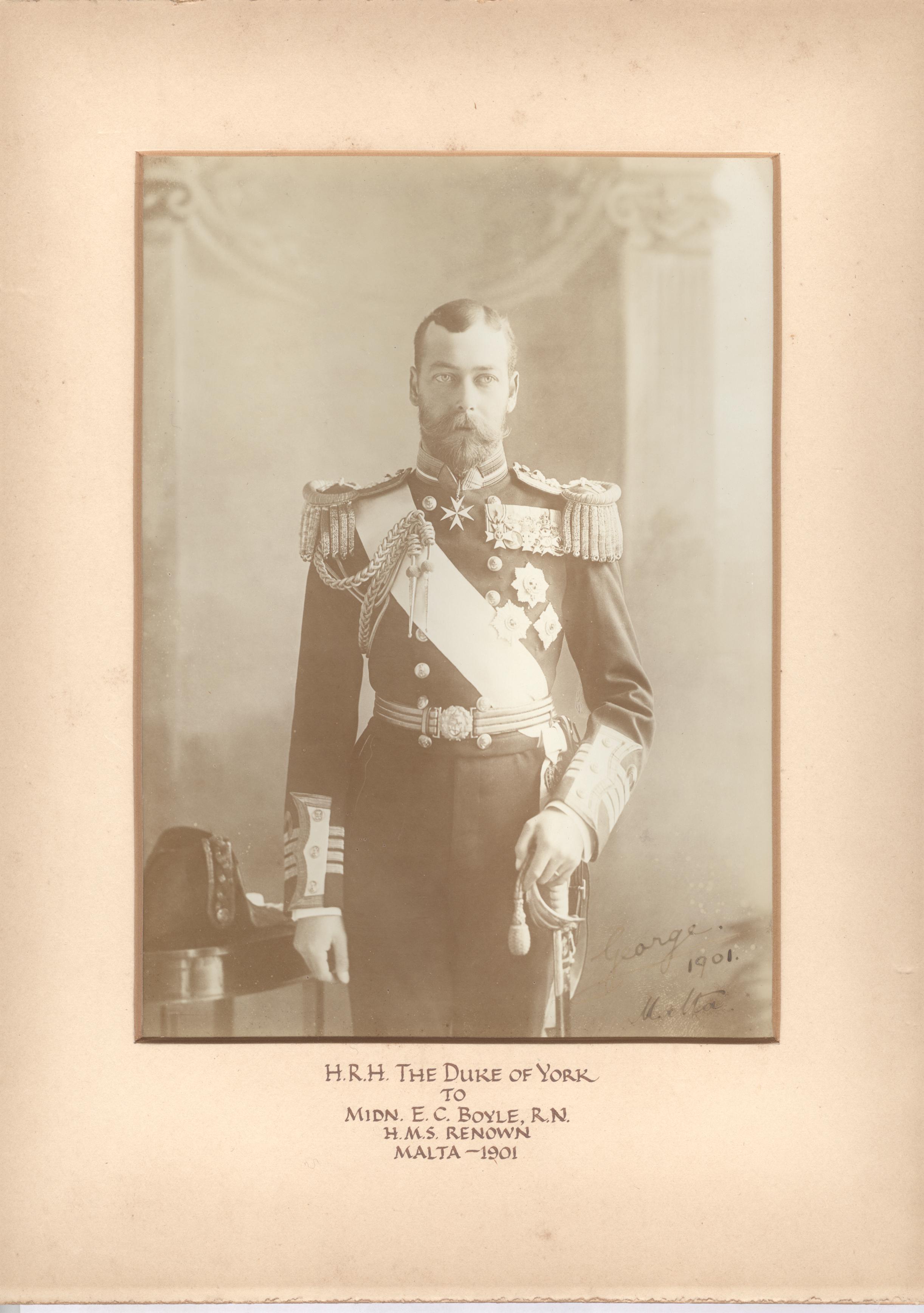 GEORGE V — Fine pair of unmatched photos, signed George and Victoria Mary with the place and date | Sophie Dupré Autographs
