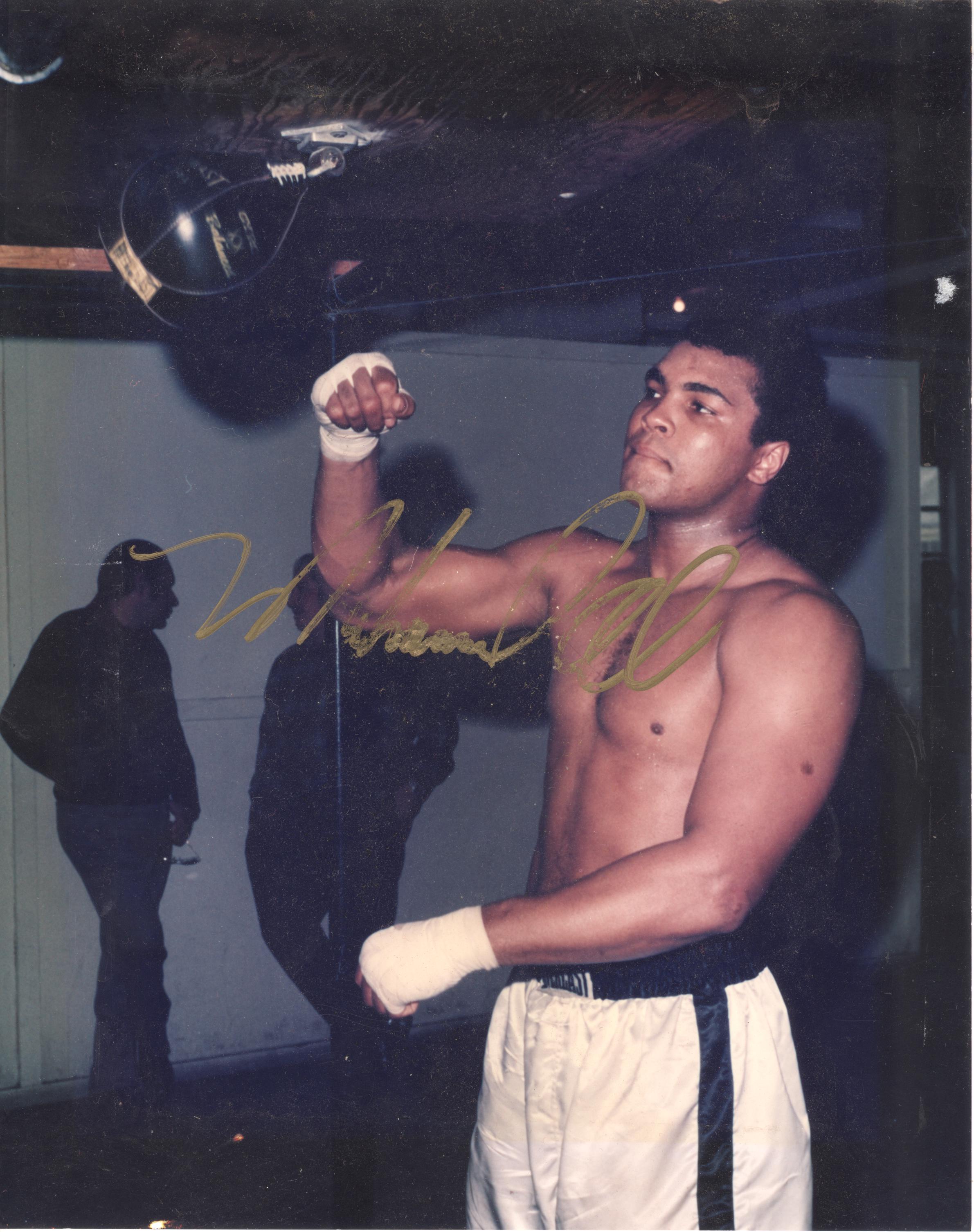 (Muhammed, 1942-2016, American Boxer, Heavyweight Champion of the World, Activistist) — Sophie Dupré Autographs