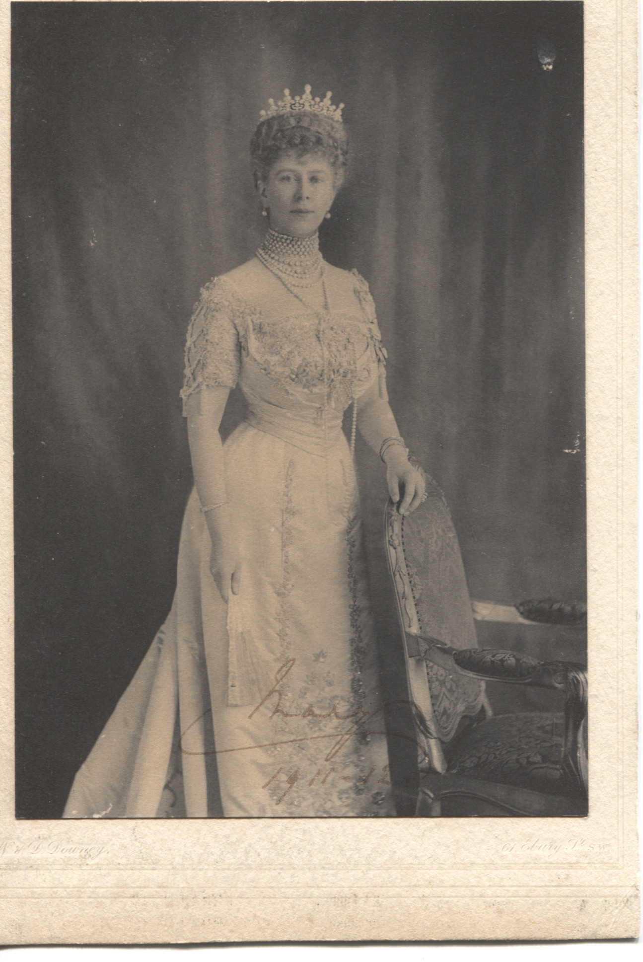 MARY — Fine portrait photo by Downey, signed Mary R and dated | Sophie Dupré Autographs