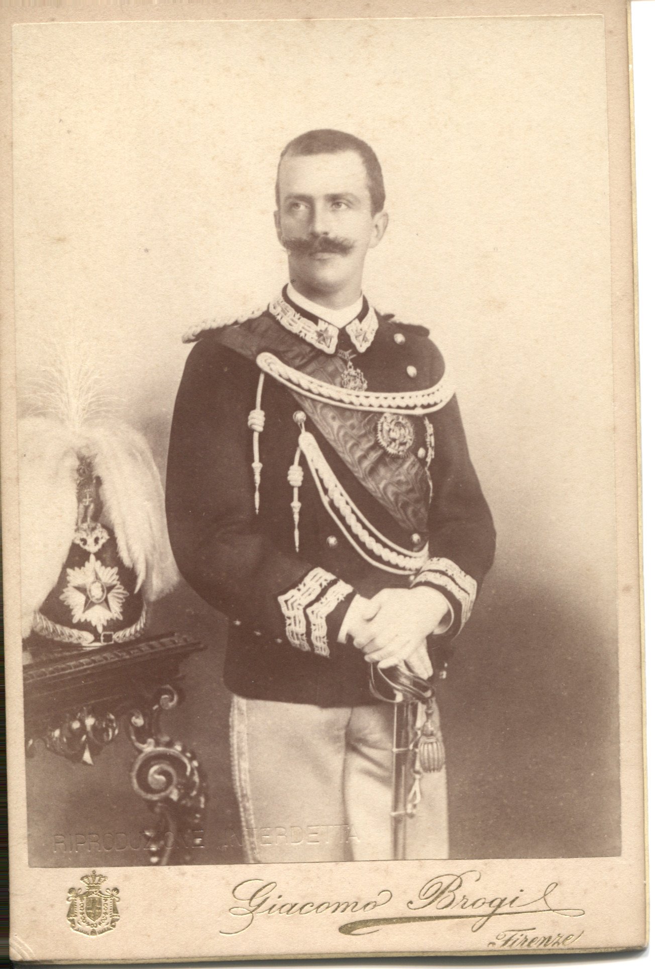 [VICTOR EMMANUEL III — Fine unsigned cabinet photo by Giacomo Brogi | Sophie Dupré Autographs