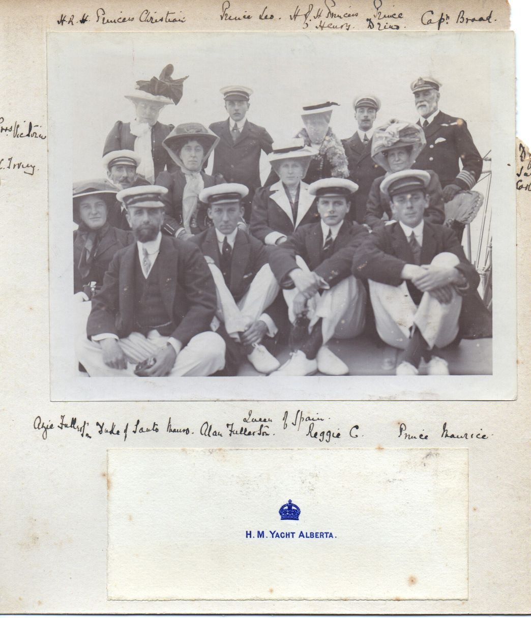 [BEATRICE — Original photo, unsigned, of her and all her children on board H.M. Yacht Alberta, | Sophie Dupré Autographs