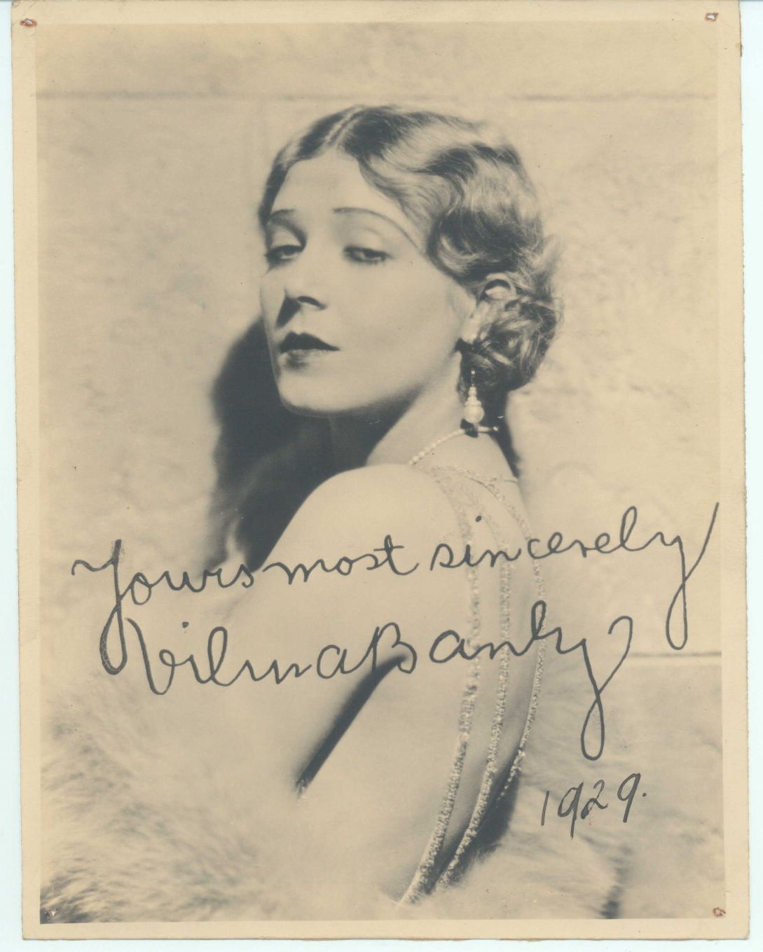 [BANKY — Portrait photo with facsimile inscription, dated by hand, | Sophie Dupré Autographs