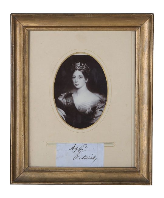 VICTORIA — Signature and inscription from a document | Sophie Dupré Autographs