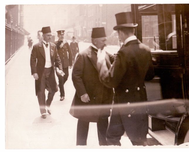 [ABBAS II HILMI — Press photo by London News Agency, unsigned, | Sophie Dupré Autographs