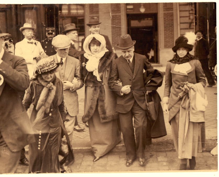 [BERNHARDT — Press photo by Underwood & Underwood of London, unsigned, | Sophie Dupré Autographs