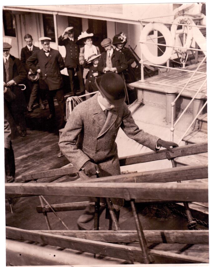 [EDWARD VIII — Press photo, by 'Topical', unsigned, | Sophie Dupré Autographs