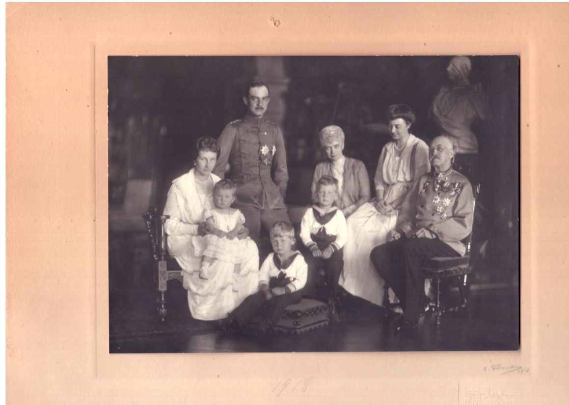 [THYRA — Fine group photograph, by Adele Forster of Vienna, unsigned, | Sophie Dupré Autographs