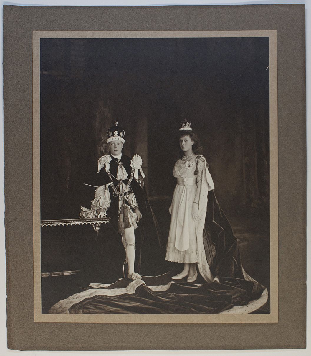 [EDWARD VIII — Fine large unsigned portrait photograph, by Campbell Gray, London, | Sophie Dupré Autographs