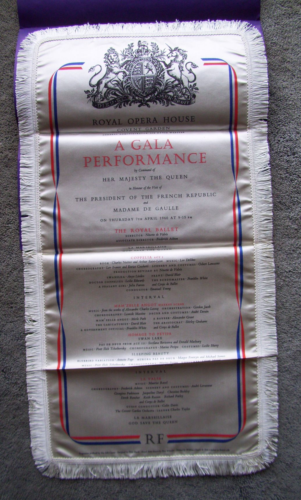 [DE GAULLE — Magnificent silk programme for the Gala Performance | Sophie Dupré Autographs