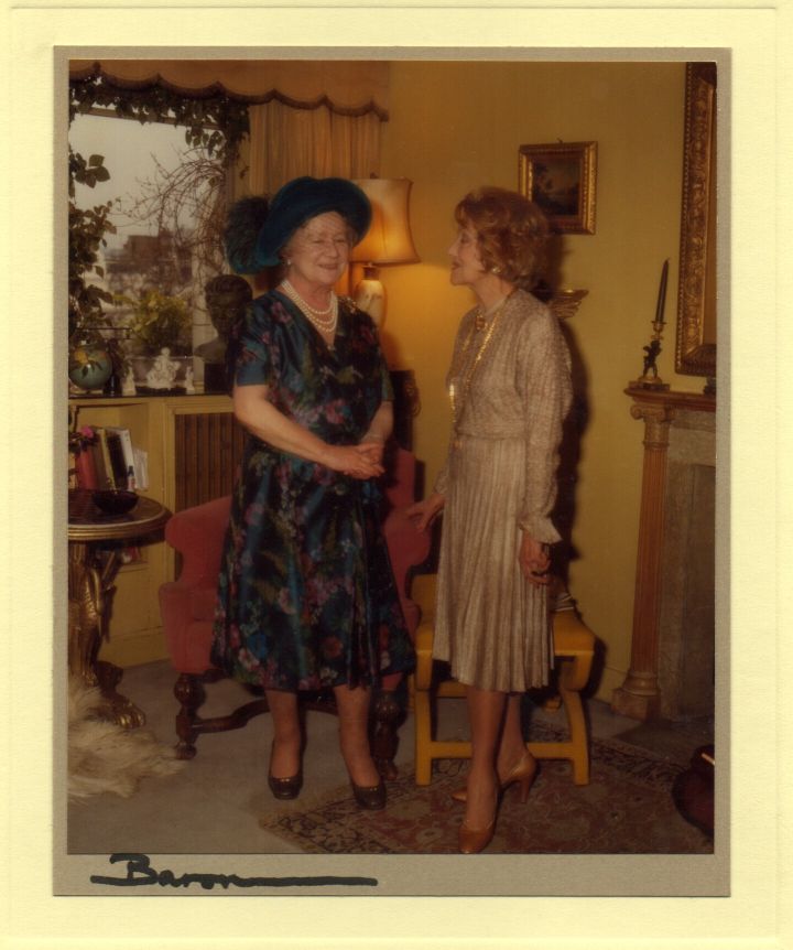 [ELIZABETH — Delightful colour photograph, unsigned, by the photographer John Brown - Baron of London, | Sophie Dupré Autographs