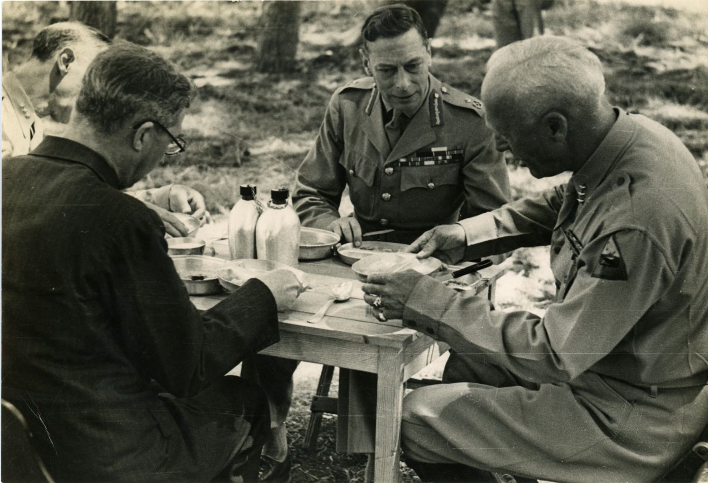 [GEORGE VI — Fine Official War Office Photograph showing the King in uniform | Sophie Dupré Autographs
