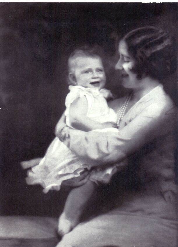 [ELIZABETH — Delightful unsigned Photograph, showing the Queen Mother seated in profile, | Sophie Dupré Autographs
