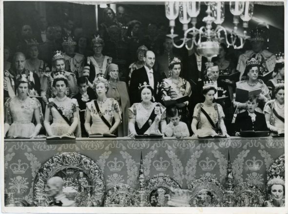 [ELIZABETH — Fine Unsigned Press Photograph by Fox Photos, London, | Sophie Dupré Autographs