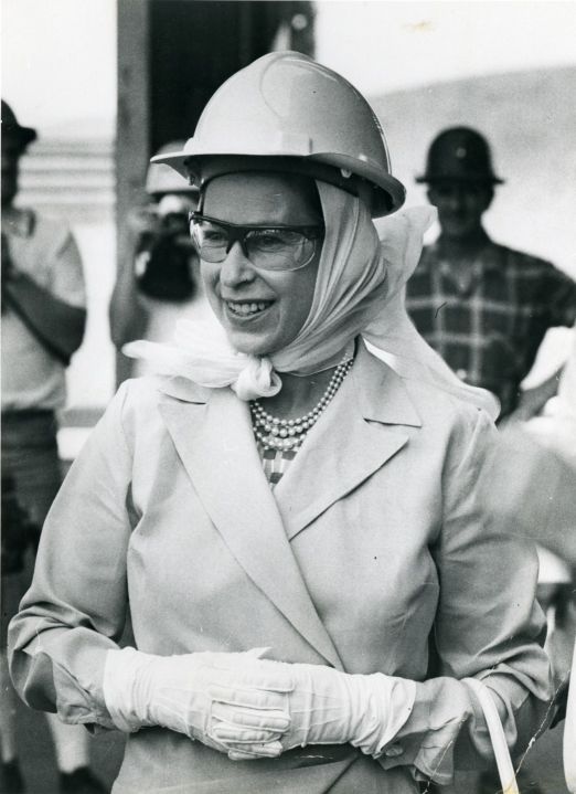 [ELIZABETH II — Unsigned Press Photograph by Fox Photos of London, | Sophie Dupré Autographs