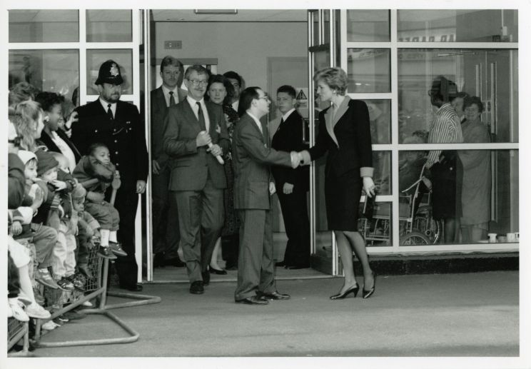 [DIANA — Unsigned Press Photograph | Sophie Dupré Autographs