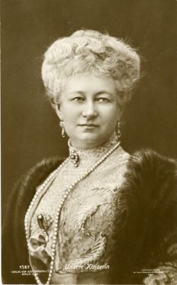 [AUGUSTA VICTORIA — Unsigned Portrait Postcard Photograph by the Neue Photographische Gesellschaft, | Sophie Dupré Autographs