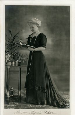 [AUGUSTA VICTORIA — Unsigned Portrait Postcard Photograph by W. Hatzig-Voigt of Homburg, | Sophie Dupré Autographs