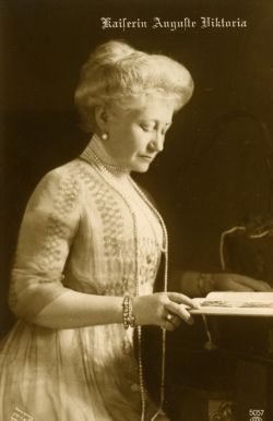 [AUGUSTA VICTORIA — Unsigned Portrait Postcard Photograph by Studio Voigt of Homburg, | Sophie Dupré Autographs