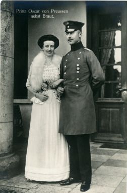 [OSKAR — Unsigned Portrait Postcard Photograph, by A. Grohs, | Sophie Dupré Autographs