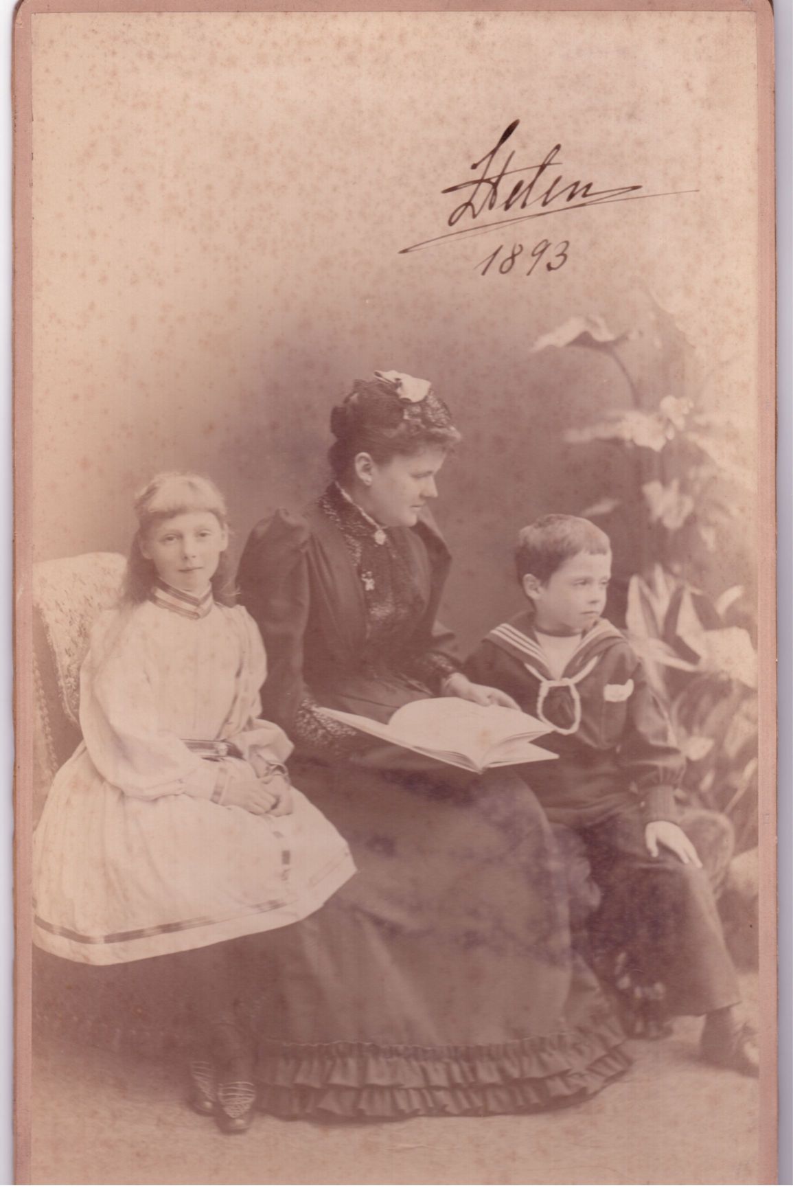 HÉLÈNE — Fine Imperial cabinet photo by Mayall & Co signed and dated | Sophie Dupré Autographs