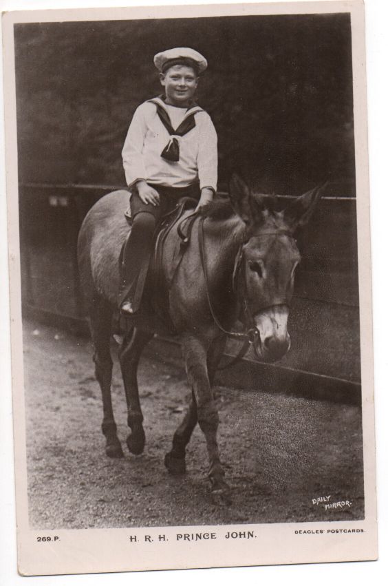 [JOHN — Fine Unsigned Portrait Postcard Photograph, by the Daily Mirror, | Sophie Dupré Autographs