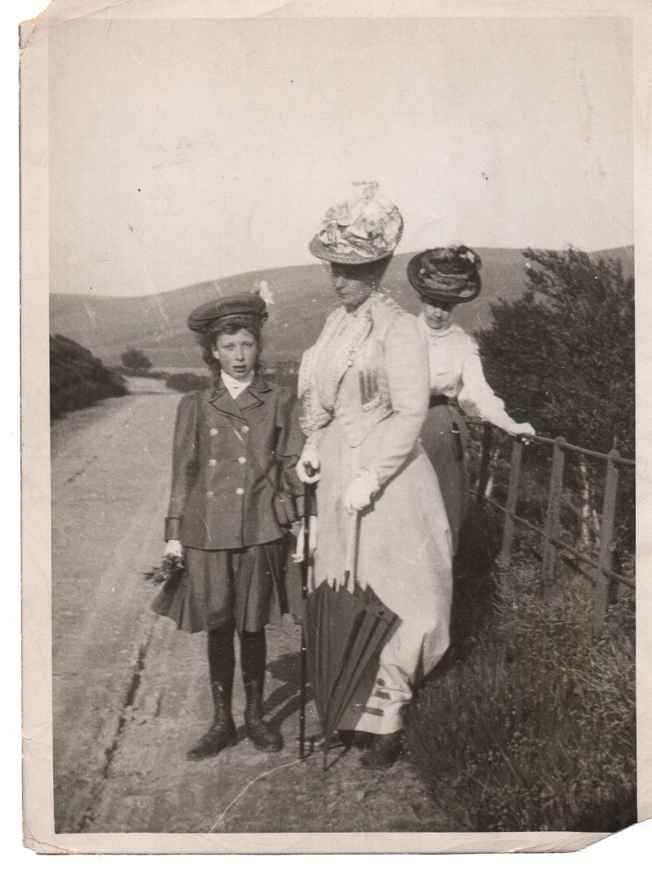 [MARY — Attractive Unsigned Press Photograph, | Sophie Dupré Autographs